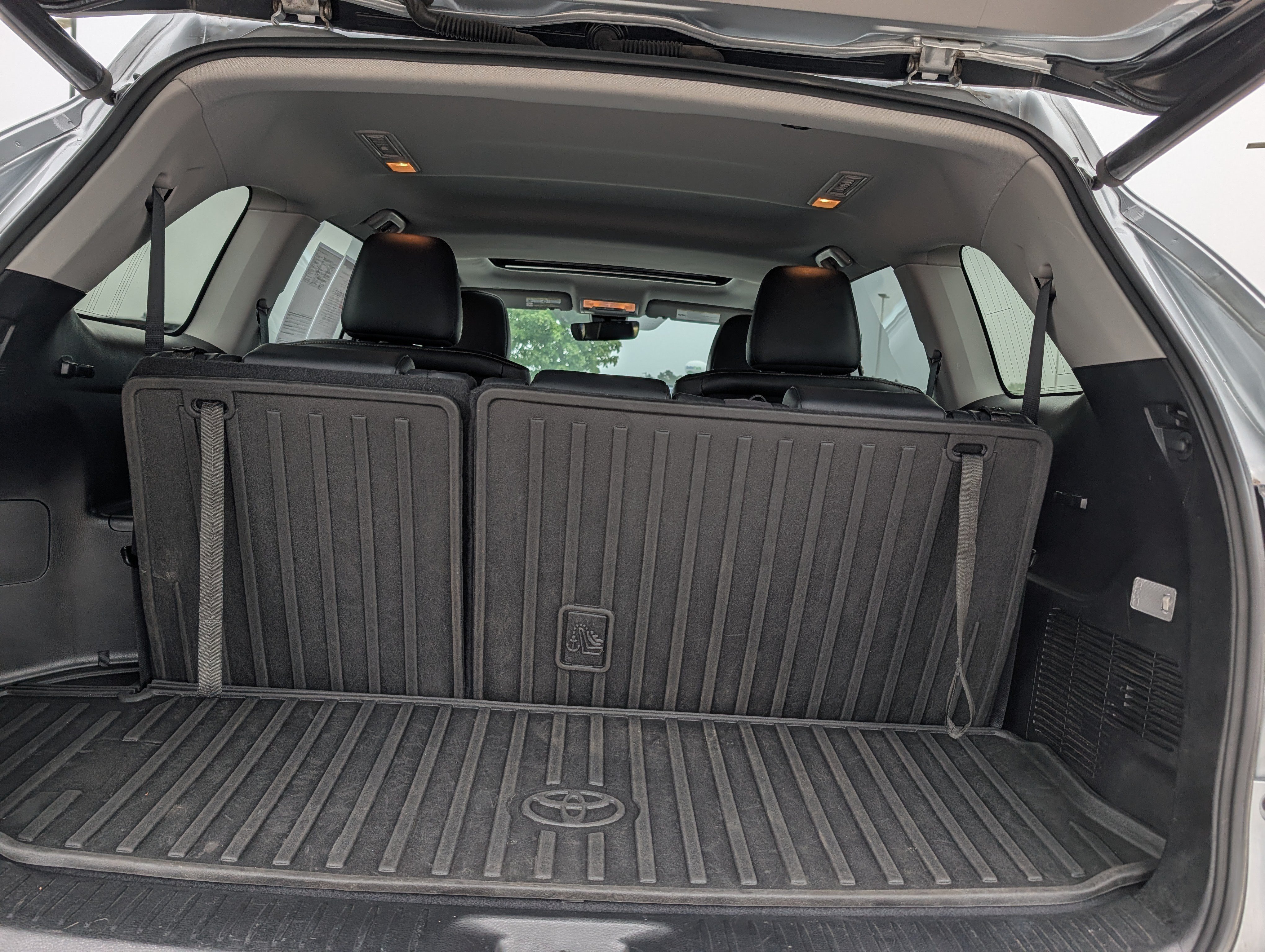 Used 2019 Toyota Highlander XLE AWD/4WD image 19