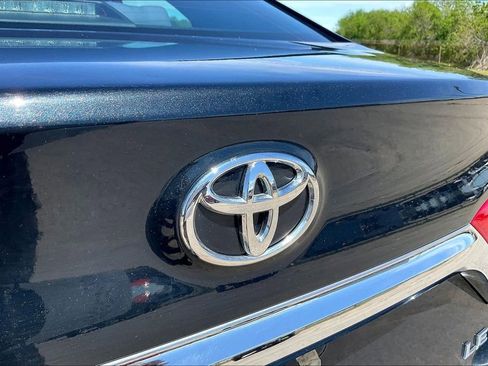 Used 2017 Toyota Camry LE image 27