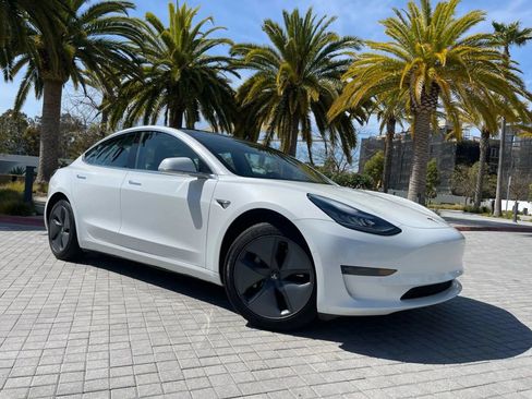 Used 2020 Tesla Model 3 Standard Range Plus RWD image 3