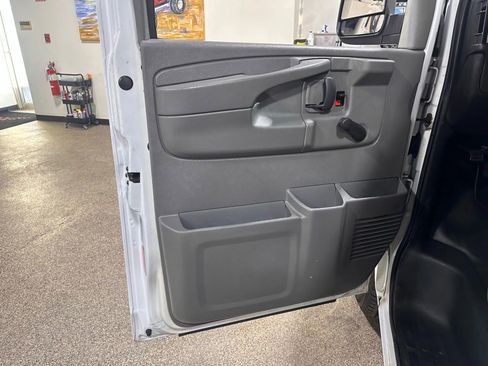 Used 2013 GMC Savana 1500 AWD image 18