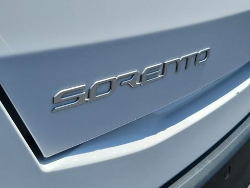 Used 2024 Kia Sorento S AWD/4WD image 7