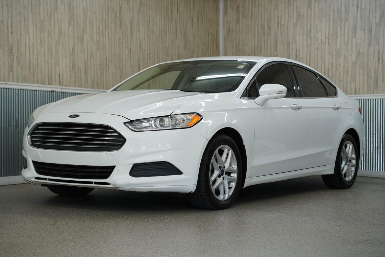 Used 2016 Ford Fusion SE FWD image 4