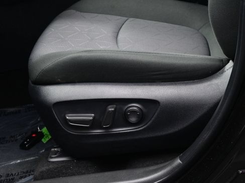 Used 2025 Toyota RAV4 XLE AWD/4WD image 11