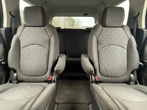 Used 2011 GMC Acadia SLE image 22