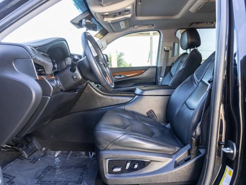 Used 2017 Cadillac Escalade Luxury image 10