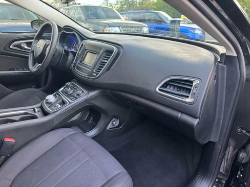 Used 2015 Chrysler 200 Limited image 21