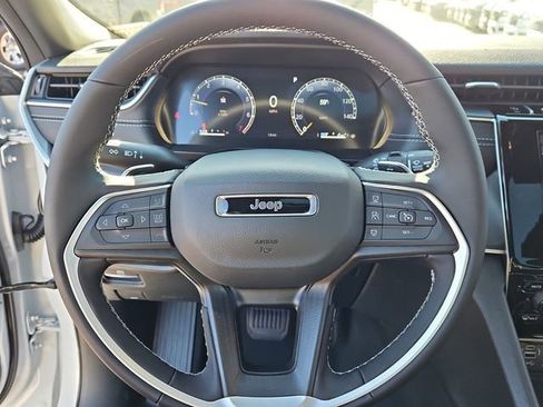 New 2025 Jeep Grand Cherokee Altitude image 12