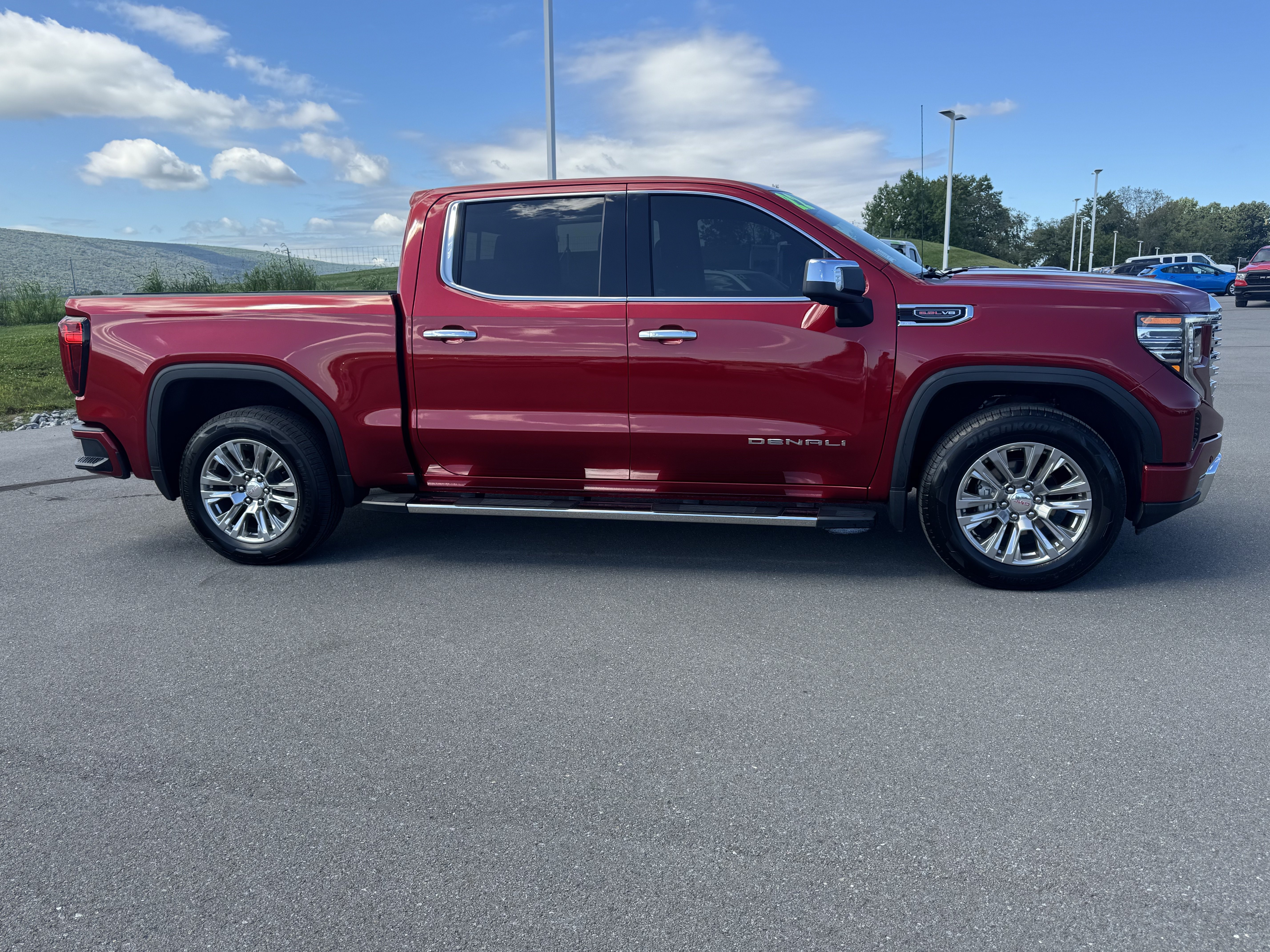 Used 2022 GMC Sierra 1500 Denali AWD/4WD image 2