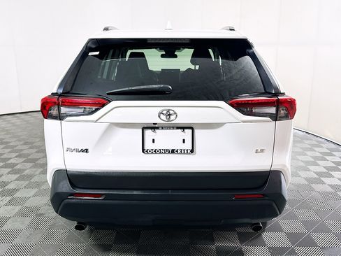 Used 2019 Toyota RAV4 LE image 4