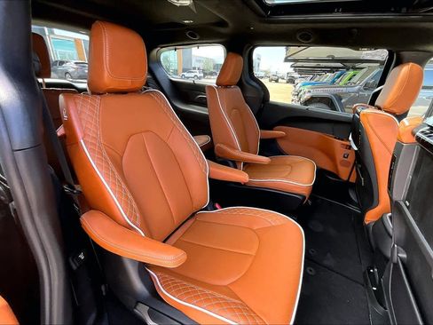 New 2026 Chrysler Pacifica Pinnacle image 23
