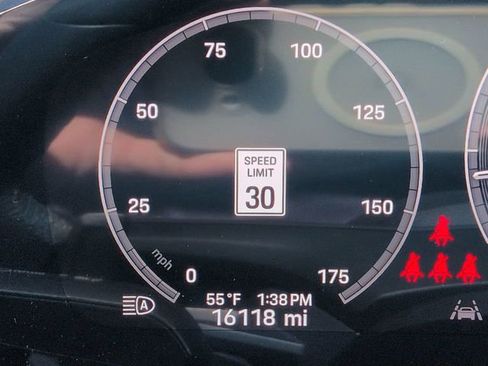 Used 2024 Porsche Cayenne image 31