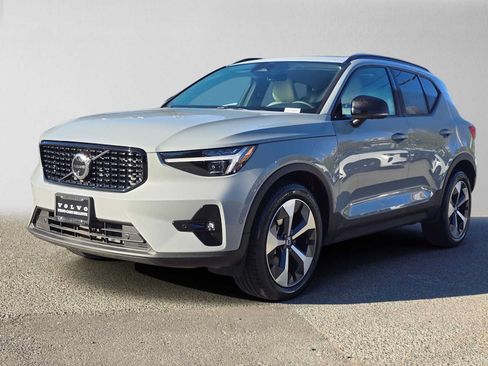 Used 2026 Volvo XC40 B5 Plus AWD/4WD image 8