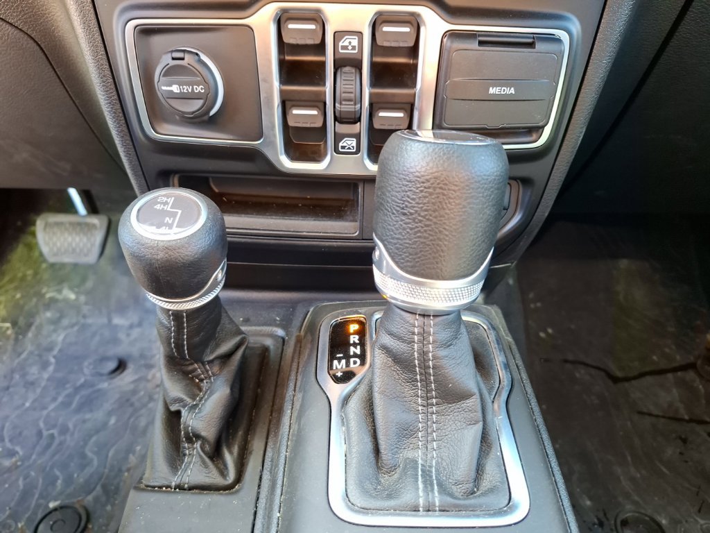 Used 2025 Jeep Gladiator Sport AWD/4WD image 23