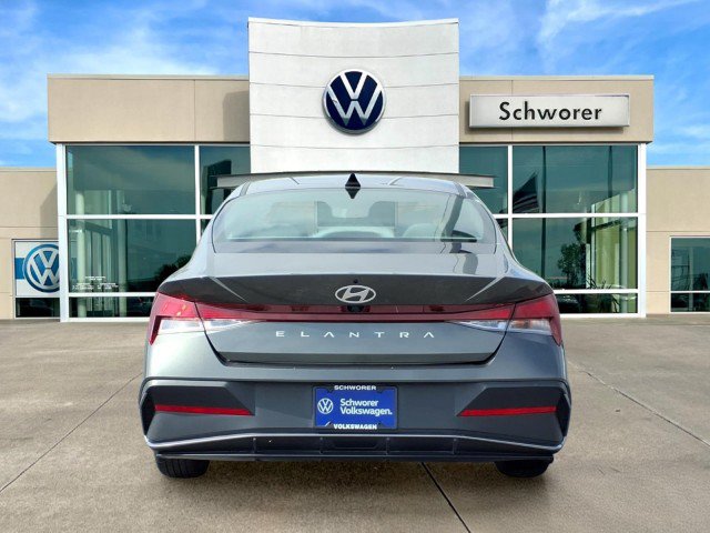 Used 2024 Hyundai Elantra SEL FWD image 7
