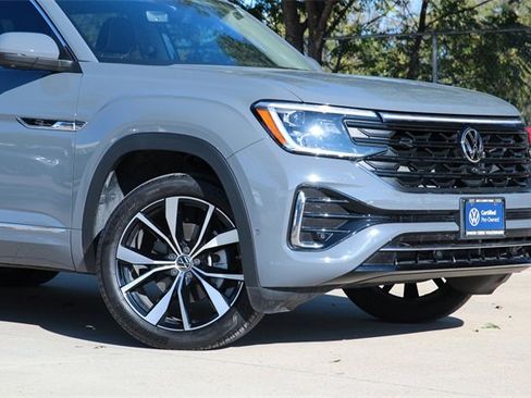 Certified 2025 Volkswagen Atlas SEL Premium R-Line image 2