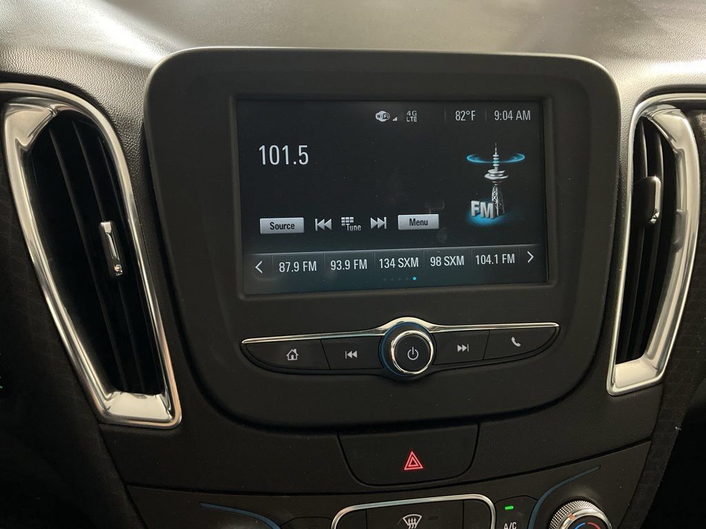 Used 2017 Chevrolet Malibu LT FWD image 22