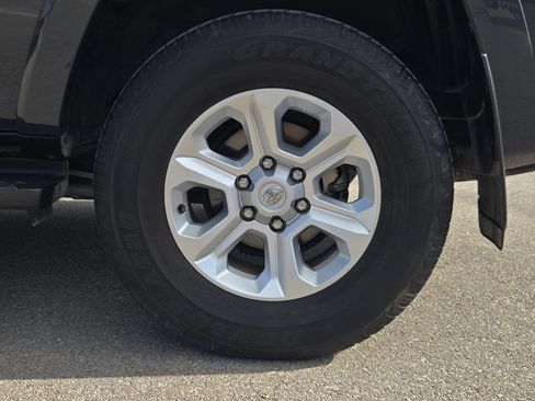 Used 2024 Toyota 4Runner SR5 AWD/4WD image 23
