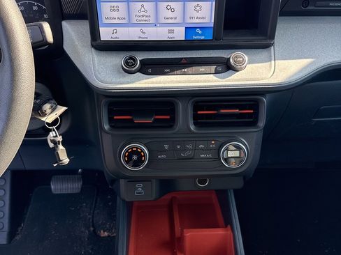 Used 2022 Ford Maverick XLT image 8