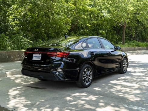 Used 2024 Kia Forte LXS FWD image 9