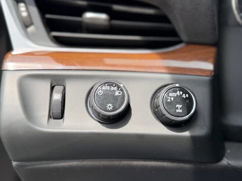 Used 2019 Cadillac Escalade ESV Luxury image 15