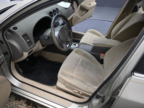 Used 2010 Nissan Altima 2.5 S w/ Premium Audio Pkg image 11