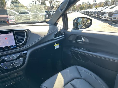 New 2026 Chrysler Pacifica Select w/ S Appearance Package image 60