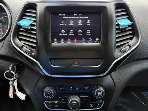 Used 2019 Jeep Cherokee Latitude w/ Popular Appearance Group FWD image 25