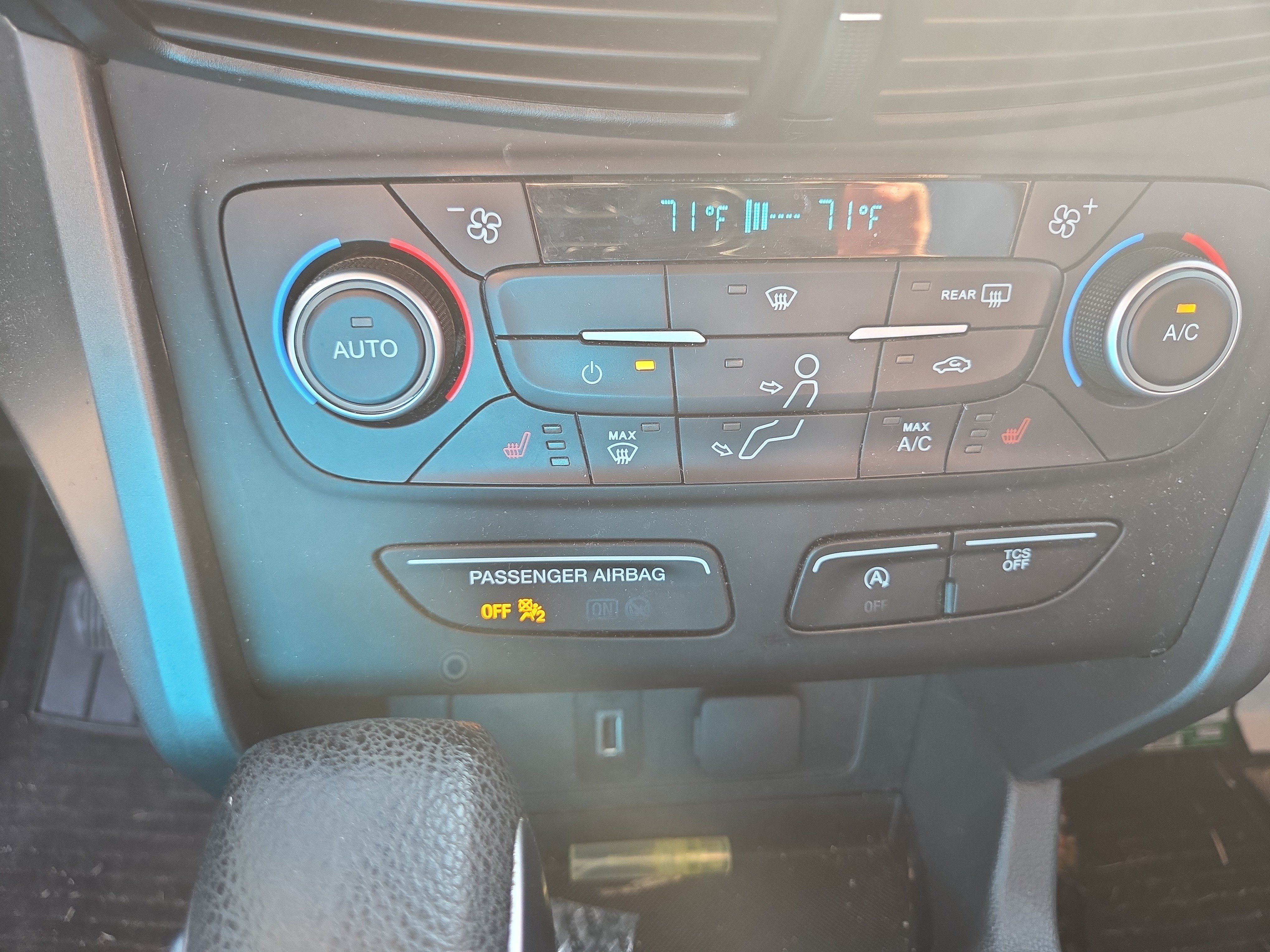 Used 2018 Ford Escape SE w/ Ford Safe & Smart Package AWD/4WD image 7