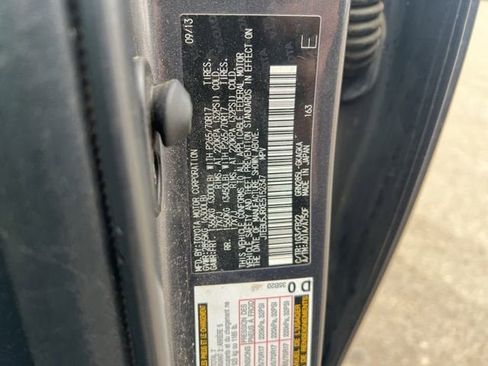 Used 2014 Toyota 4Runner SR5 AWD/4WD image 25