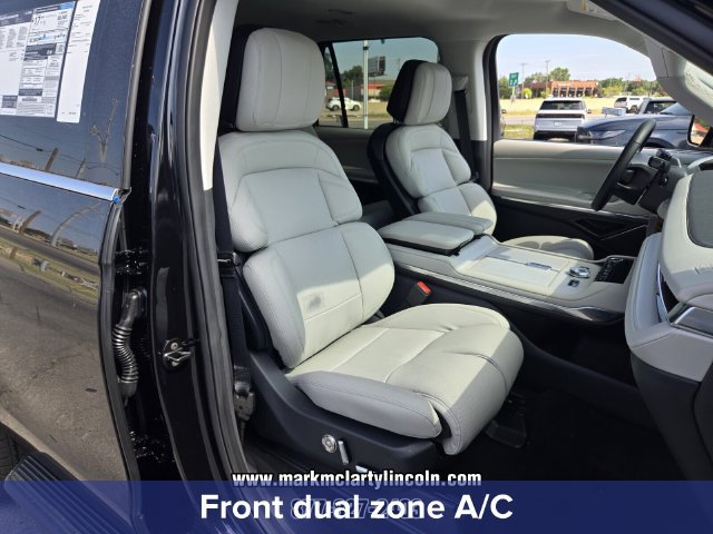 New 2026 Lincoln Navigator Premiere AWD/4WD image 15