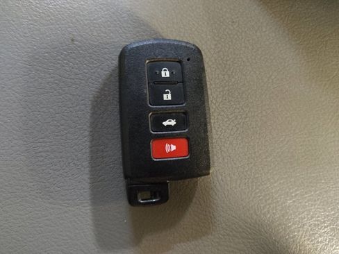 Used 2017 Toyota Camry XSE image 32