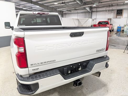 Used 2021 Chevrolet Silverado 2500 High Country w/ Technology Package image 4