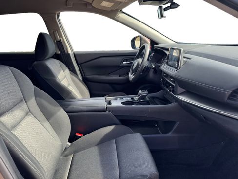 Used 2024 Nissan Rogue SV image 17