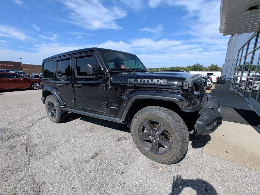 Used 2023 Jeep Wrangler Unlimited Sahara AWD/4WD image 2