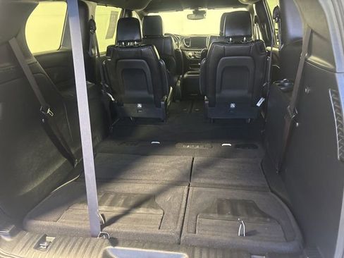Used 2025 Chrysler Pacifica Select FWD image 11