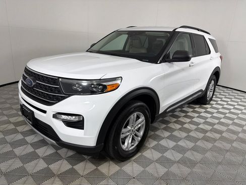 Used 2022 Ford Explorer XLT w/ Equipment Group 202A AWD/4WD image 7