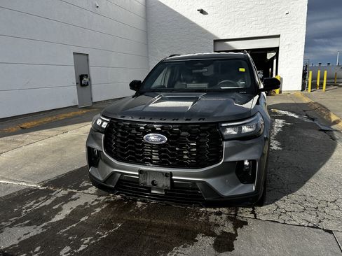 Used 2025 Ford Explorer ST-Line image 9