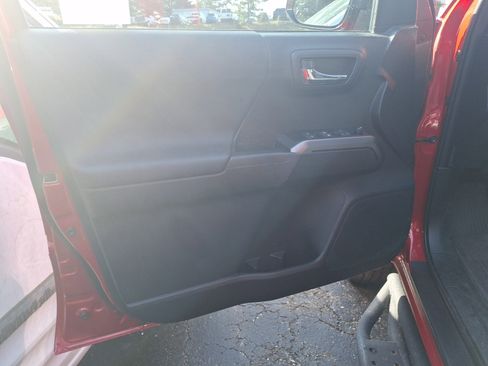 Used 2023 Toyota Tacoma TRD Off-Road w/ Advanced Technology Package image 8