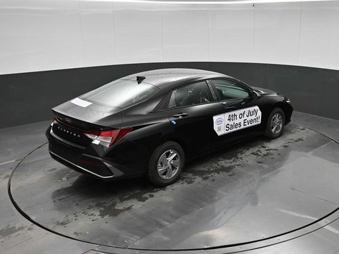 New 2026 Hyundai Elantra SE FWD image 29