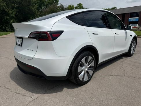 Used 2023 Tesla Model Y AWD image 5