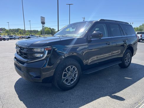 Used 2025 Ford Expedition Active AWD/4WD image 1