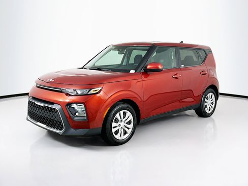 Used 2022 Kia Soul LX image 3