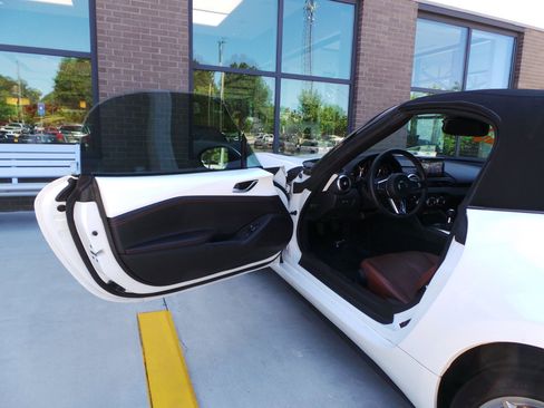 Certified 2023 MAZDA MX-5 Miata Grand Touring RWD image 25
