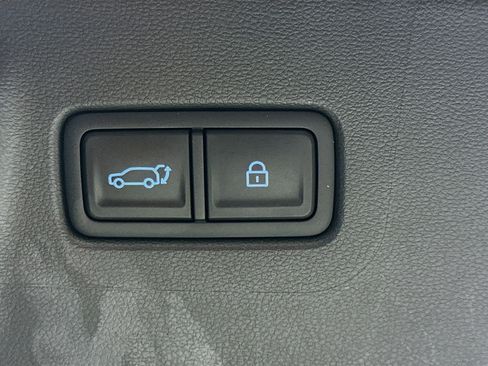 Used 2025 Hyundai Santa Fe Limited image 30