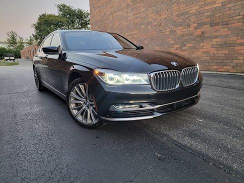 Used 2017 BMW 750Li xDrive image 3
