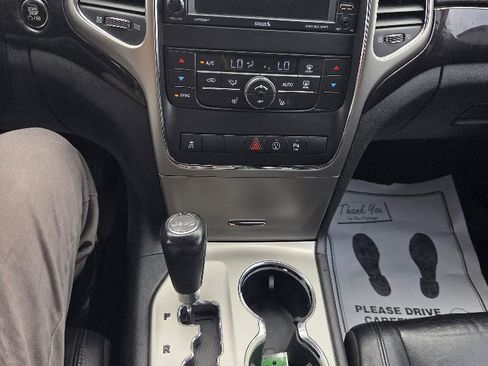 Used 2013 Jeep Grand Cherokee Laredo image 23