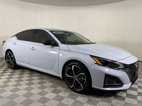 Used 2023 Nissan Altima 2.5 SR FWD image 9
