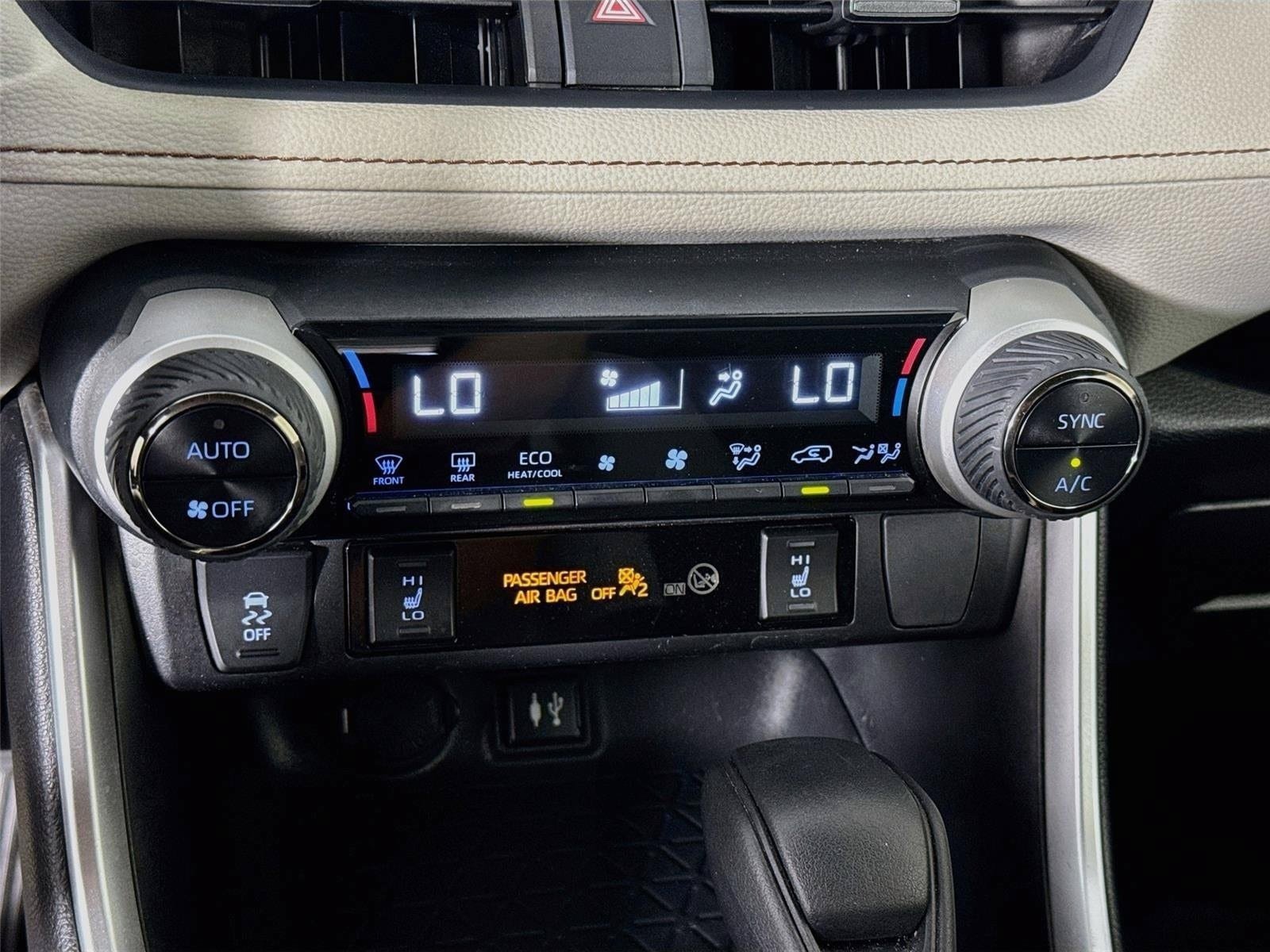 Used 2019 Toyota RAV4 XLE w/ Convenience Package FWD image 17