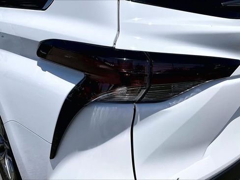 Used 2025 Toyota Sienna LE FWD image 28
