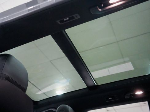 Used 2024 Mercedes-Benz GLS 580 4MATIC image 16